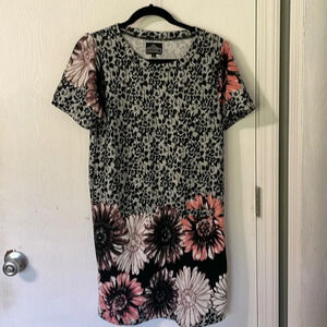 Angie floral contour midi dress with pockets size large
